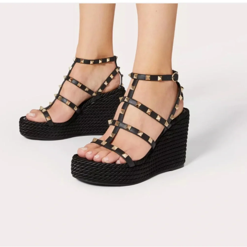 Valentino Garavani Rockstud NWOT ankle strap wedge sandal - Picture 3 of 16